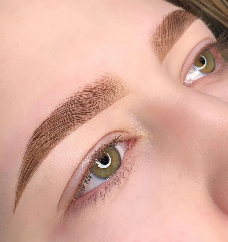 Sprânceană stilizată și laminată, detaliu după procedură la MÉDA SKIN Solutions